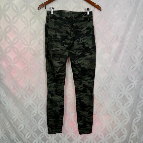 Good American Good Waist Camo Jeans Size 4/27 - Picture 6 of 11